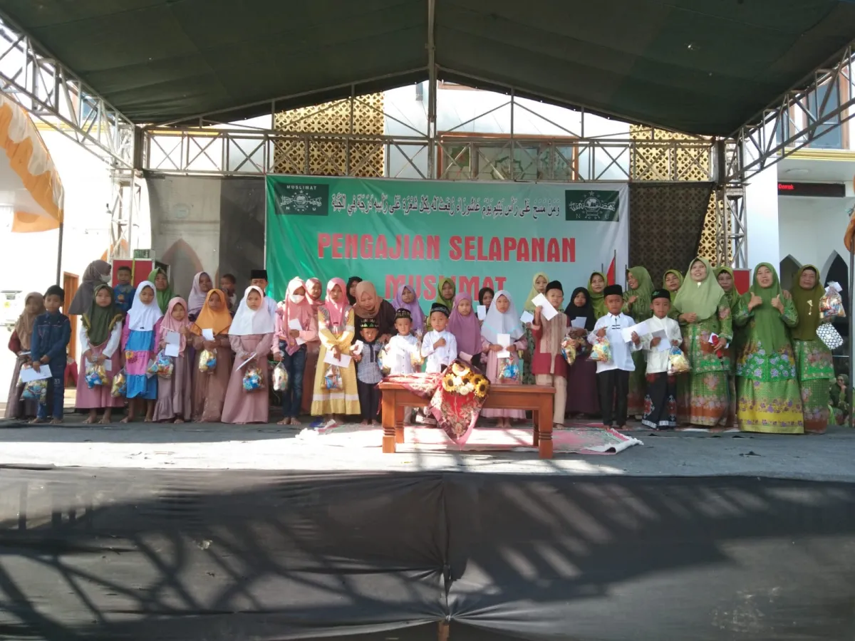 Muslimat NU Karanganyar Gelar Pengajian Rutin Dan Santunan Anak Yatim
