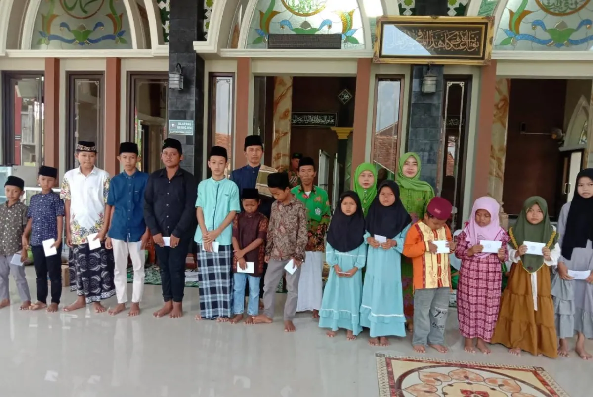 Santuni 20 Anak Yatim, Fatayat dan  Muslimat NU Ranting Ketanjung Karanganyar Demak Saling Bersinergi