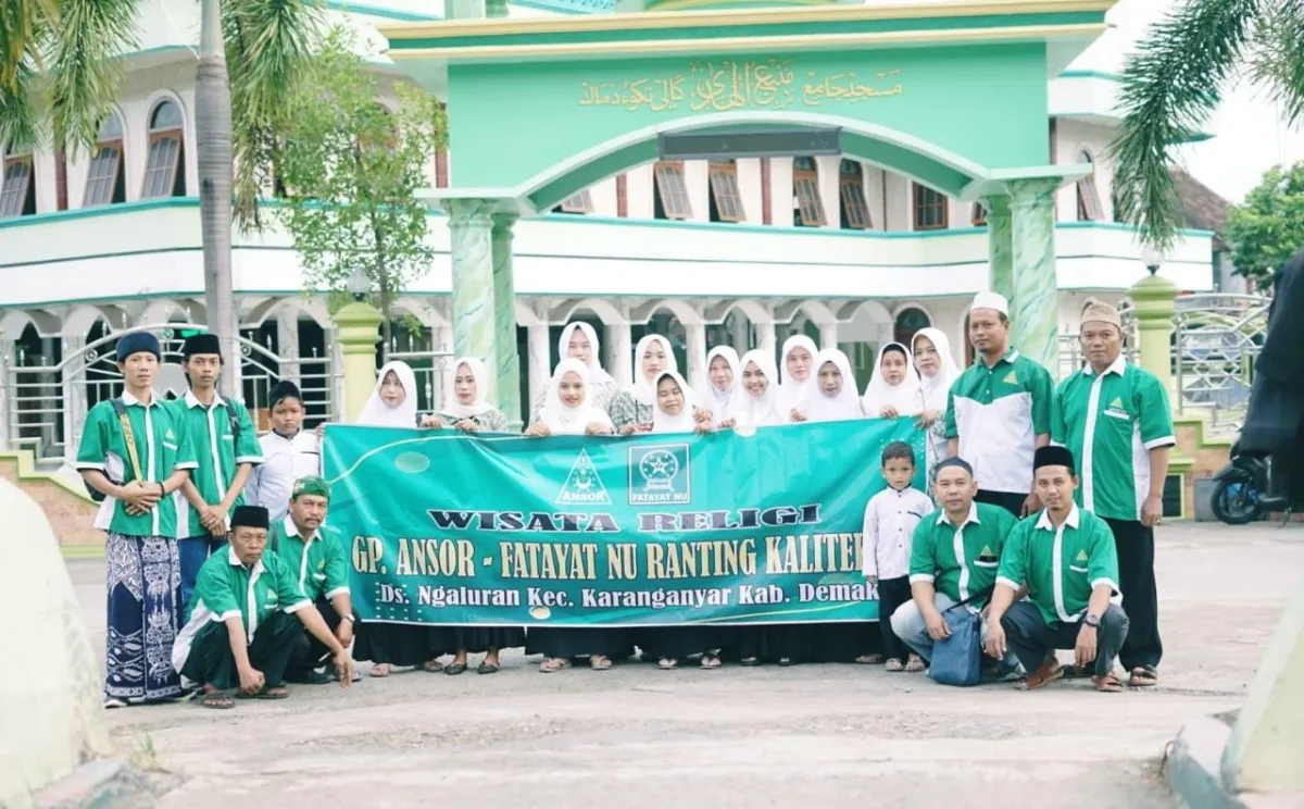 Teladani Perjuangan Para Wali, GP Ansor dan Fatayat NU Kalitekuk Karanganyar Demak Adakan Ziarah Wali