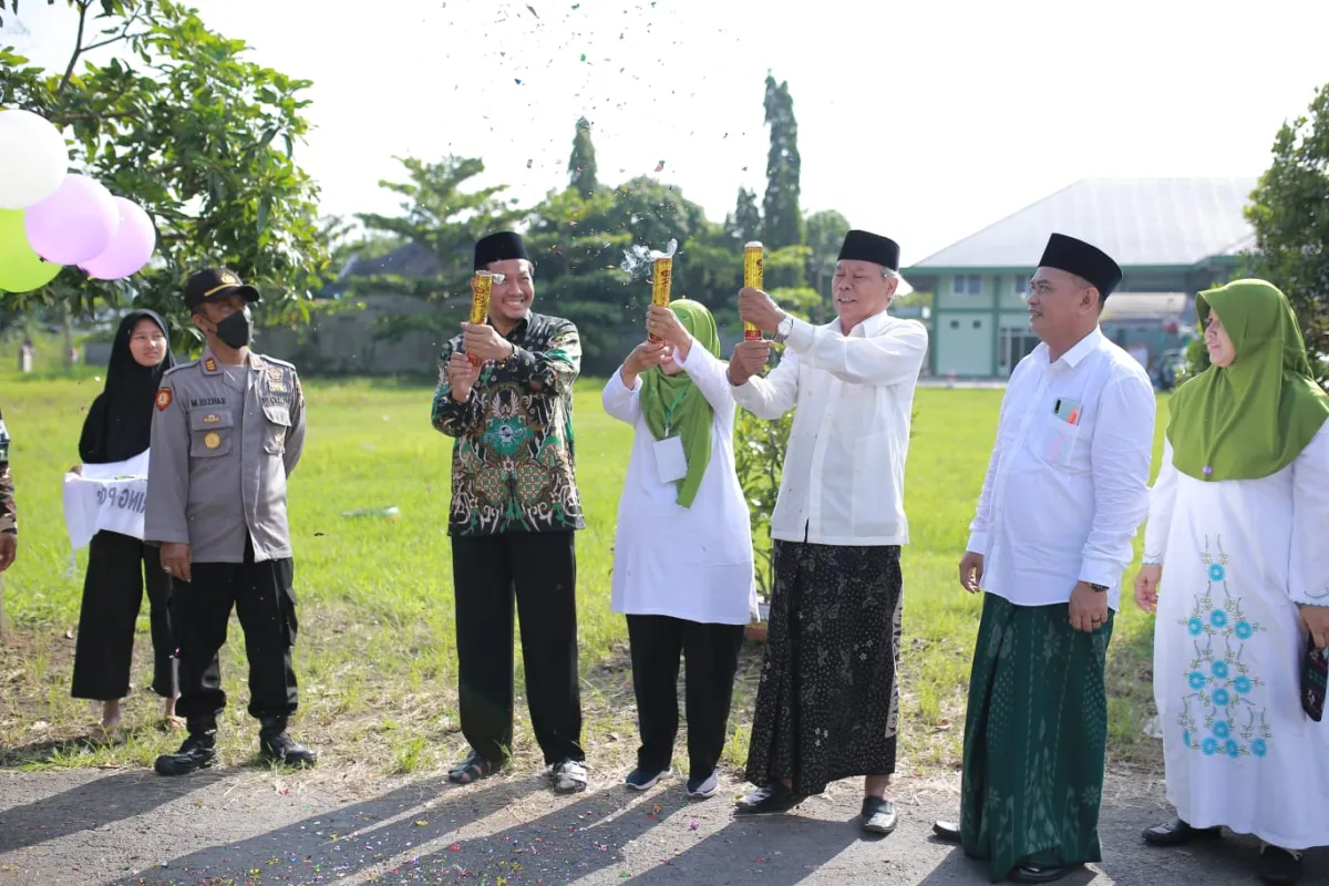 Peringati Hari Santri, MWCNU Karanganyar Gelar Karnaval