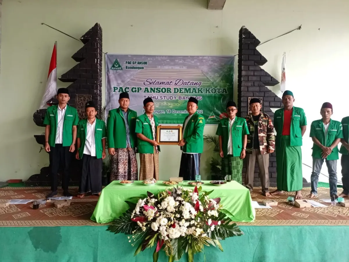 Sambut Satu Abad NU, Pimpinan Anak Cabang GP Ansor  Demak Kota Gelar Studi Banding serta ziarah