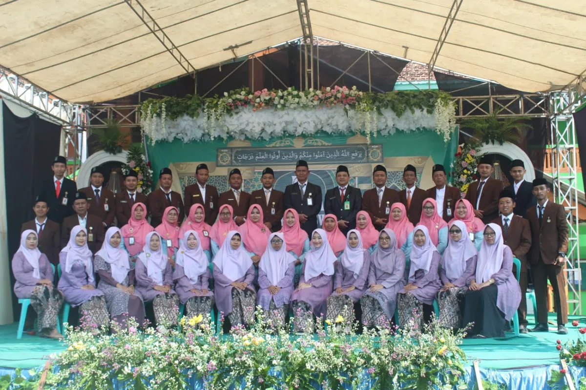 MTS-MA Miftahussalam Wonosalam Gelar Wisuda, Kepala Madrasah: Teruslah Belajar
