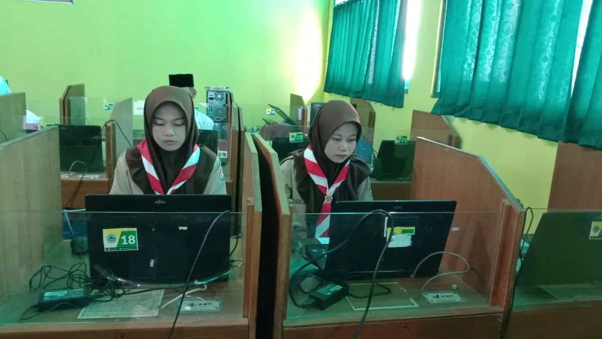 2 Siswa MA Miftahussalam Wonosalam Raih Juara Kompetisi Sains Madrasah Tingkat Kabupaten 2023