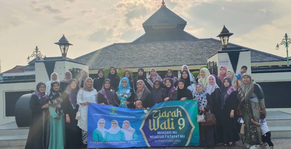 PP Fatayat NU Beserta Rombongan Ziarah Di Makam Sultan Fatah dan Sunan Kalijaga Demak