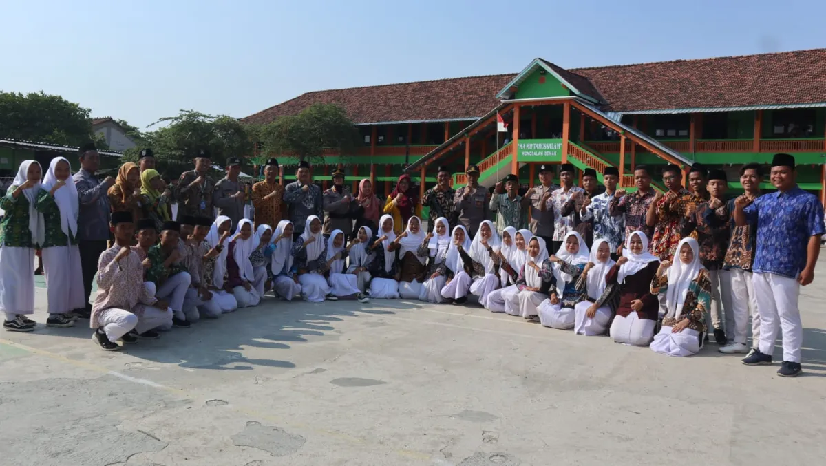 Kasat Binmas Polres Demak Pimpin Upacara Peringatan Hari Kesaktian Pancasila di MA Miftahussalam
