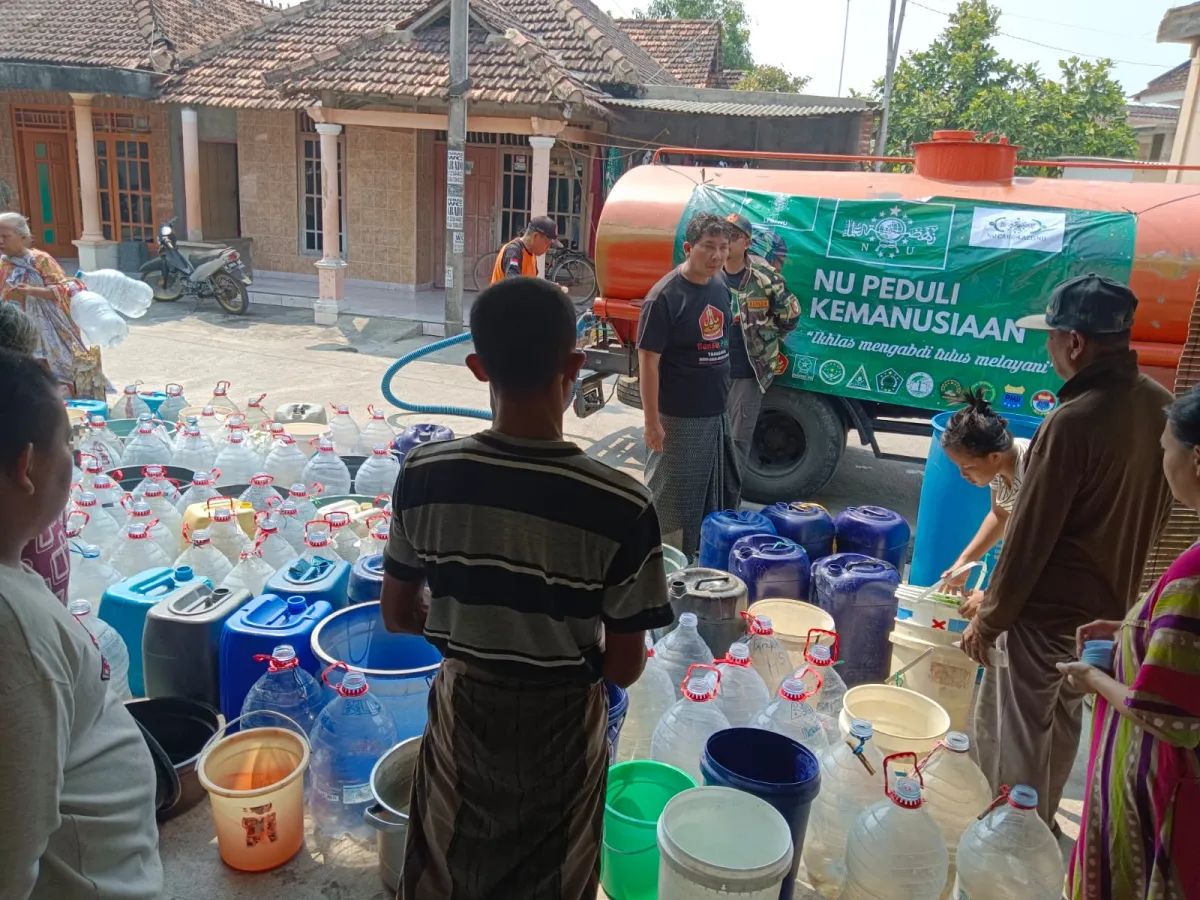 Bantu Warga Terdampak Kekeringan, LPBI NU Demak Salurkan Bantuan Air Bersih