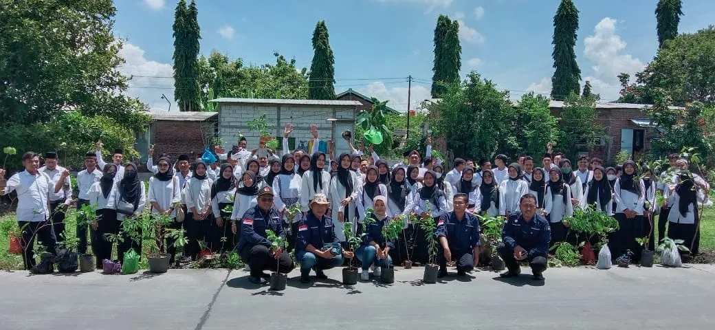 Pelantikan 84 KPPS di Desa Tempuran Disertai Aksi Penanaman Pohon