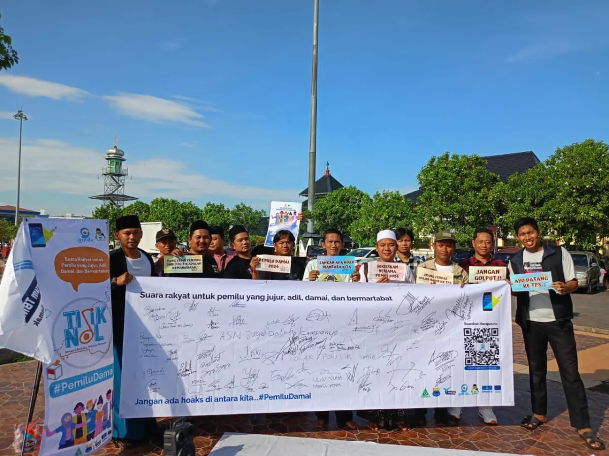Ajak Berperan Aktif Dalam Mengawal Pemilu Damai, Gusdurian Demak Gelar Gardu Jalanan Di Alun-Alun Demak