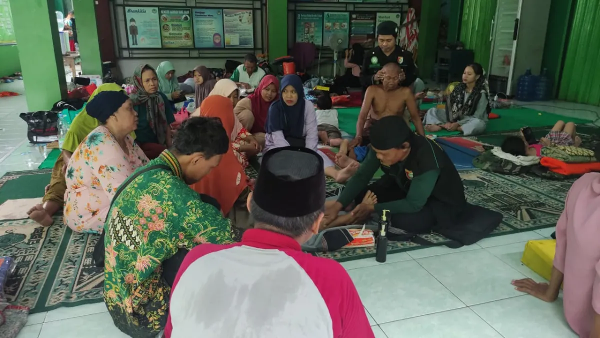 Jam'iyah Ruqyah Aswaja Kabupaten Demak Gelar Bakti Sosial di Posko Korban Banjir Karanganyar