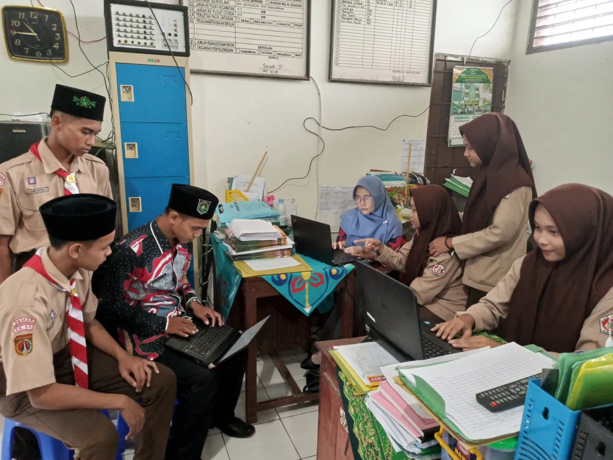 Dukung Siswa Kuliah, Guru BK MA Miftahussalam Lakukan Pendampingan Pendafataran KIP Kuliah