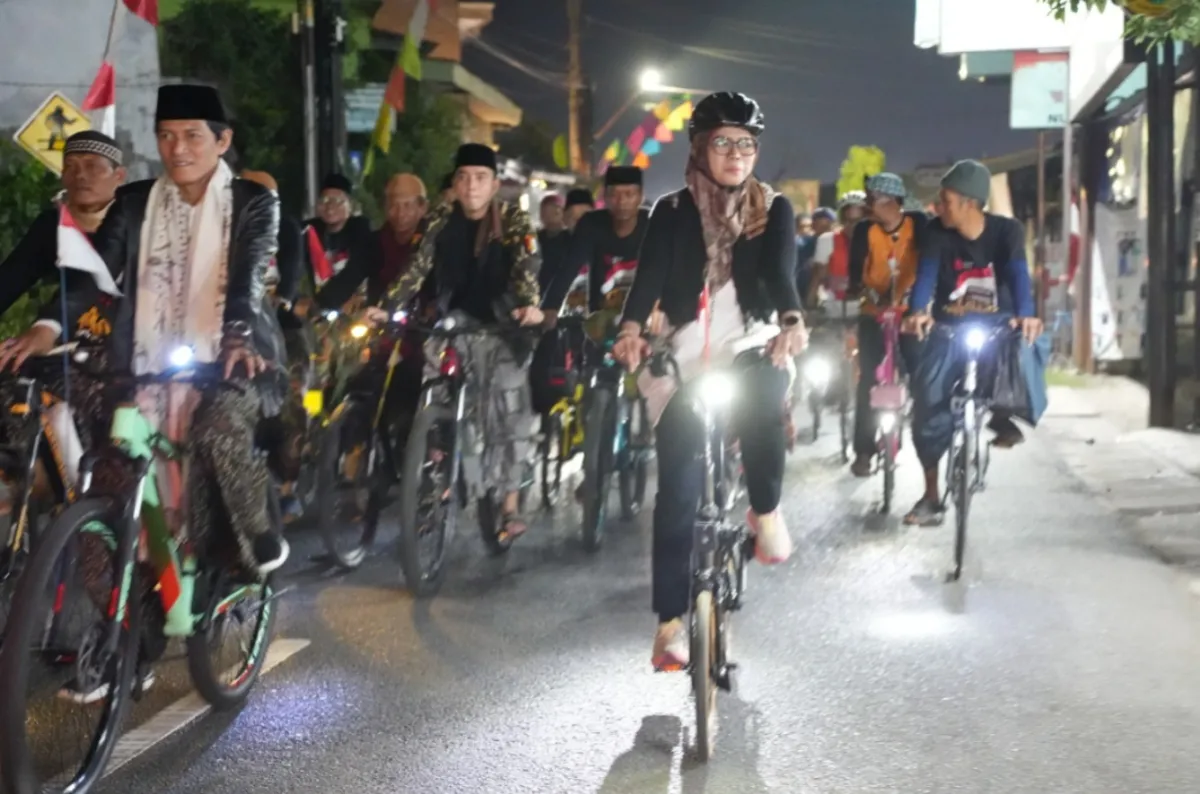 Ribuan Kader Ansor Banser Gowes Kemerdekaan Bersama Gus Dlowi Dan Bupati