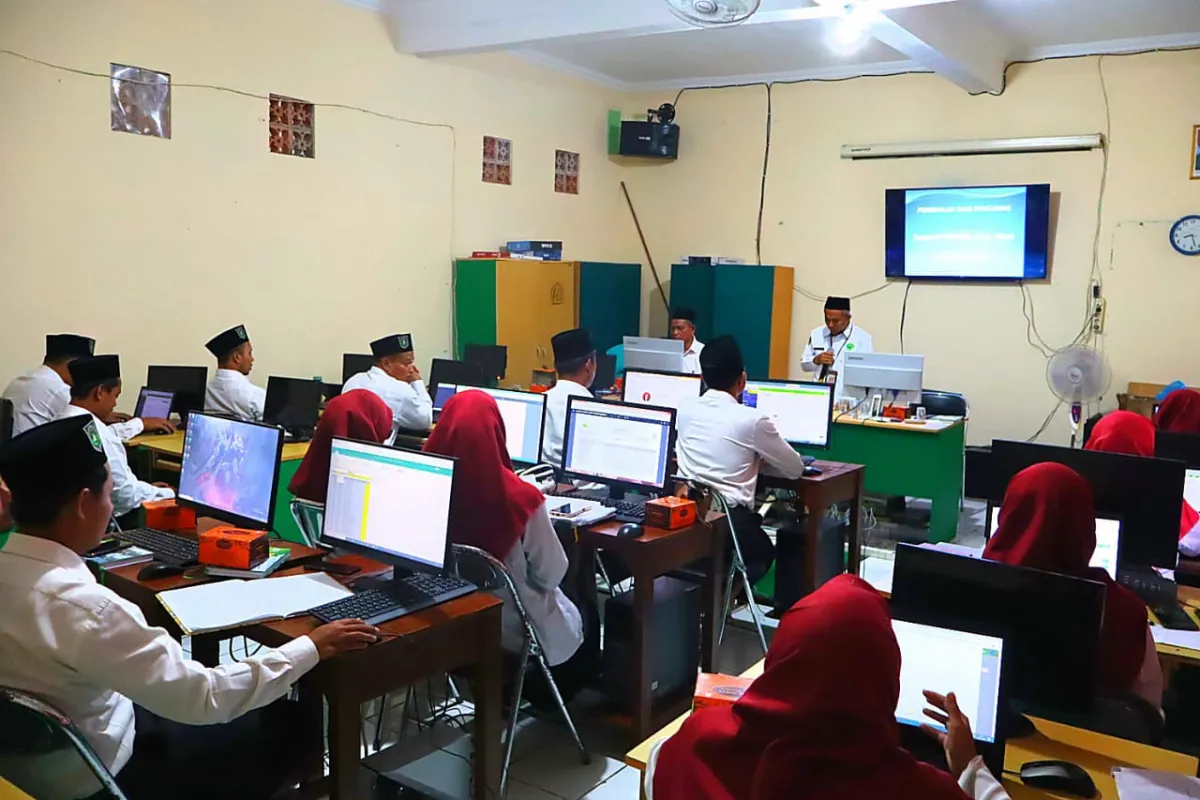 Lakukan Pembinaan Dewan Guru MA Miftahussalam, Pengawas: Tekankan Madrasah Ramah Anak
