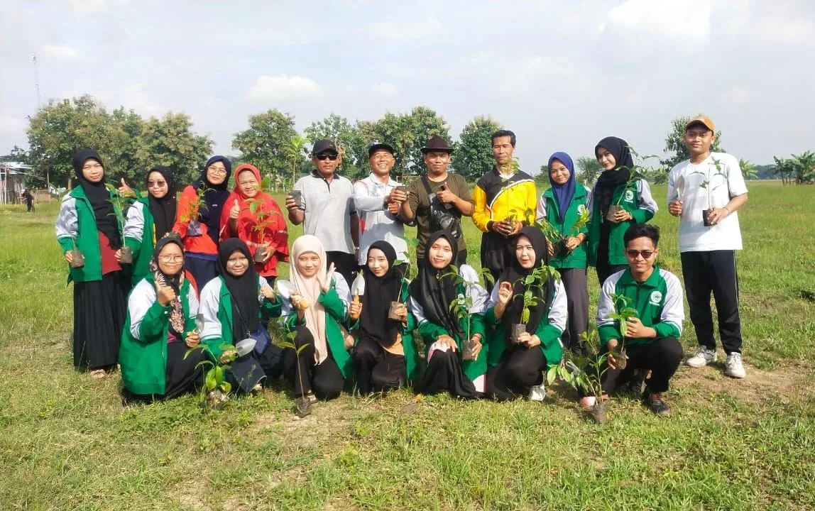Mahasiswa STAI IC Demak Hijaukan Desa Grogol dengan Seribu Pohon