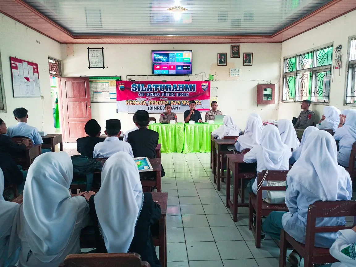 Minimalisir Kenakalan Remaja, Sat Binmas Polres Demak Gelar Sosialisasi di Madrasah