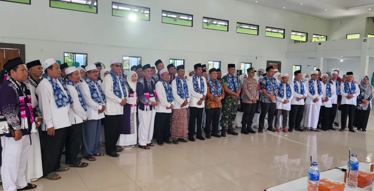 Wabup Demak Lepas Pemberangkatan Calon Jama'ah Haji Kloter 38 SOC
