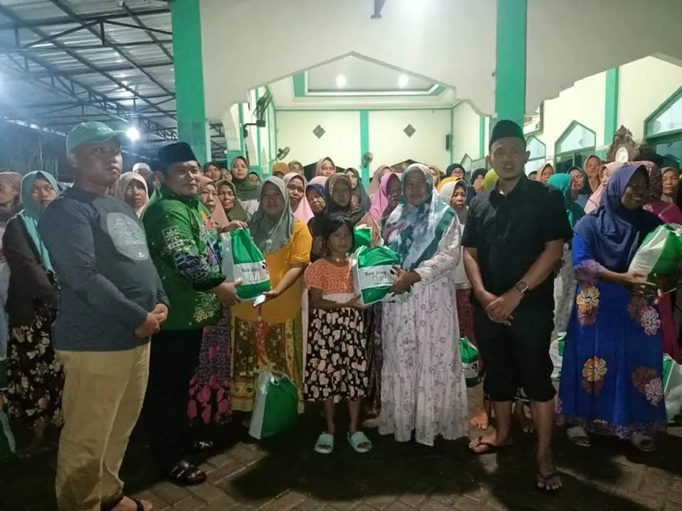 Ketua DPRD Demak Turun ke Lokasi Banjir, Salurkan 500 Paket Sembako untuk Warga Karangrejo