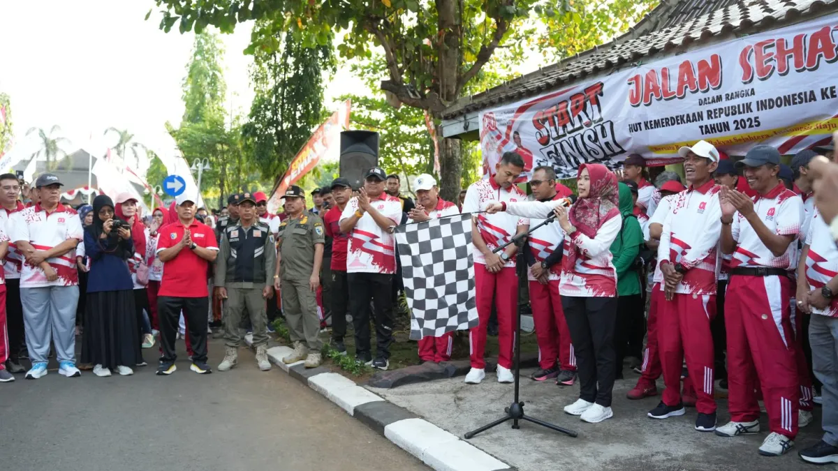 Bupati Demak Lepas Peserta Jalan Sehat Memperingati HUT RI ke-80